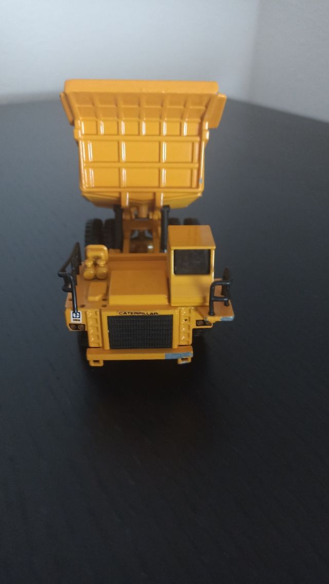 Camión volquete Caterpillar BM