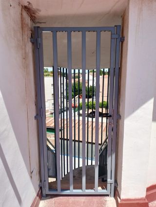 Fabricación,montaje de puertas,rejas, estructuras