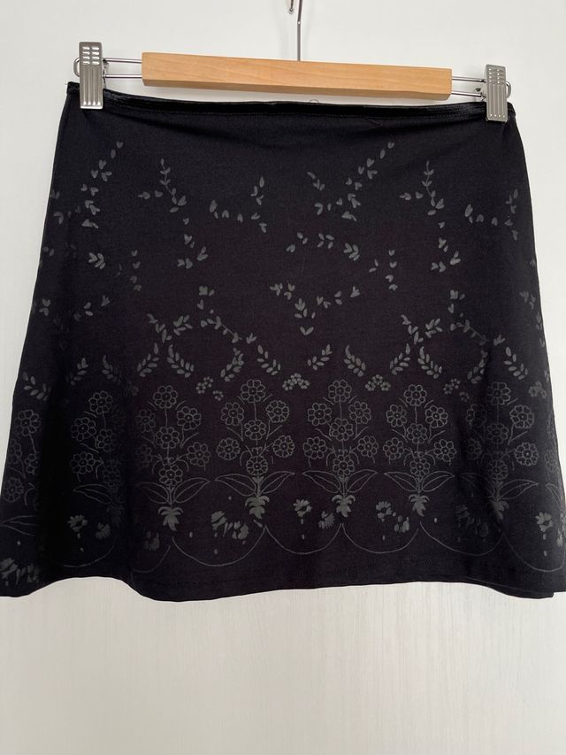 Minifalda negra estampada