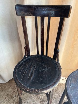 2 Sillas antiguas de madera