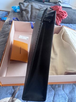 Clutch Louis Vuitton Negra