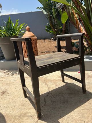 Banqueta antigua de madera