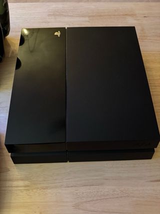 PS4 (PlayStation 4) + 4 juegos