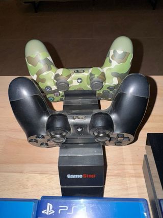 PS4 (PlayStation 4) + 4 juegos
