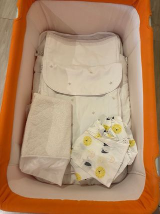 Mini cuna y colchón+sacos,protectores,bajeras