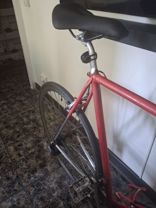 Bicicleta carretera roja
