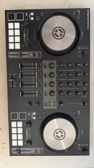 Traktor S3 - Mesa de mezclas DJ