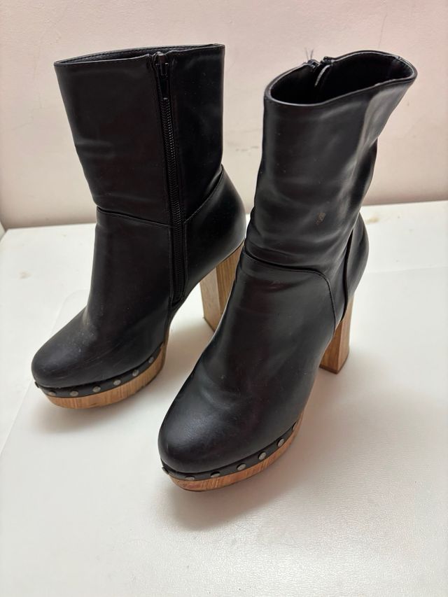 Botas pretas Marypaz c/ salto de madeira