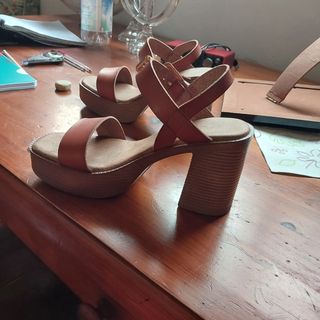 Sandalias plataforma marrones mujer talla 37. 