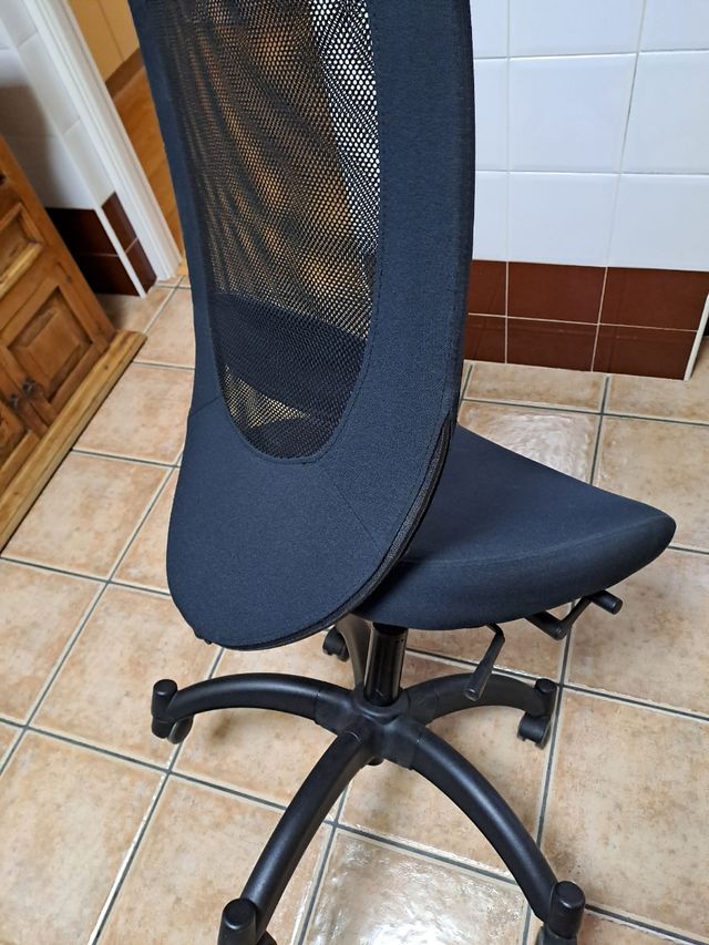 Silla oficina giratoria negra