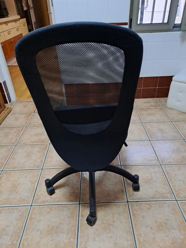 Silla oficina giratoria negra