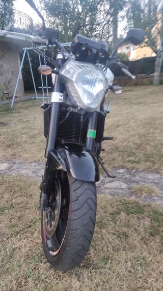 Hyosung Comet 650i blanca