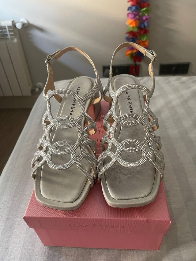 Sandalias Alma en Pena Plata 42, un solo uso