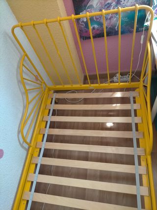 Cama infantil extensible Ikea amarilla