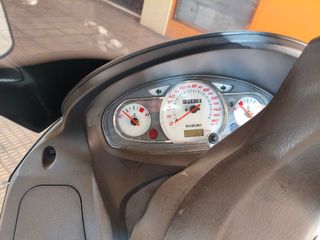 Suzuki burgman 200. Año 2012