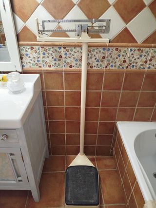 Báscula baño antigua.