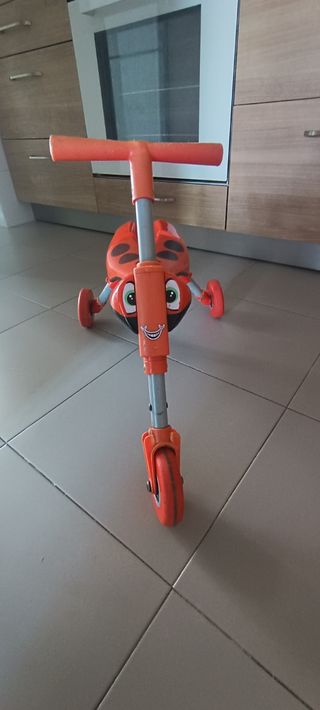 Triciclo infantil rojo Scuttlebug