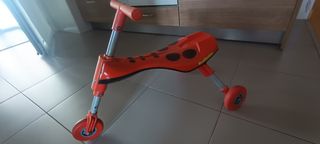 Triciclo infantil rojo Scuttlebug