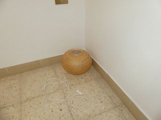 Lámpara mimbre marrón