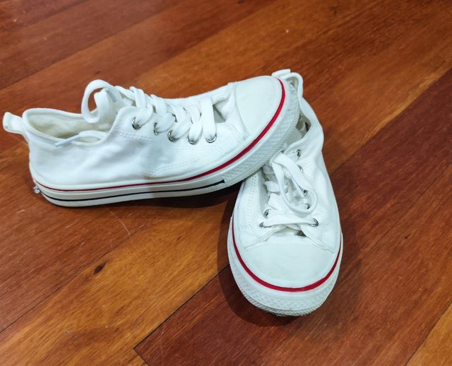 Zapatillas blancas c/rojo
