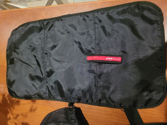 Bolsa y cambiador Skip Hop+porta chupetes