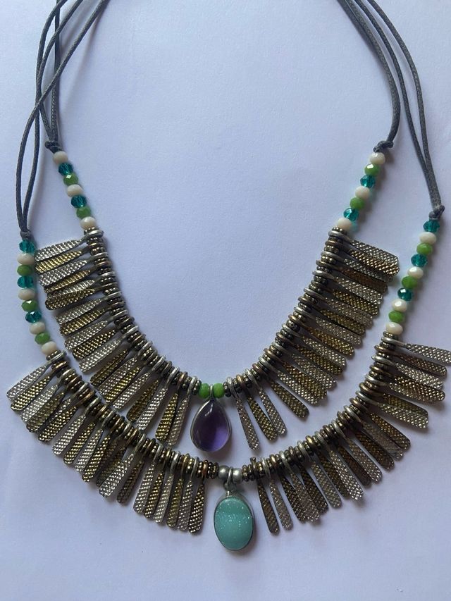 Collar dorado y plateado