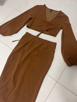 Conjunto Shein marrón - Top y falda
