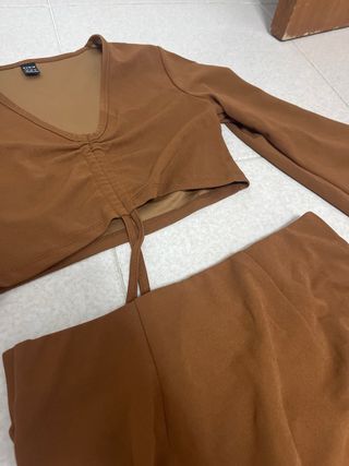Conjunto Shein marrón - Top y falda
