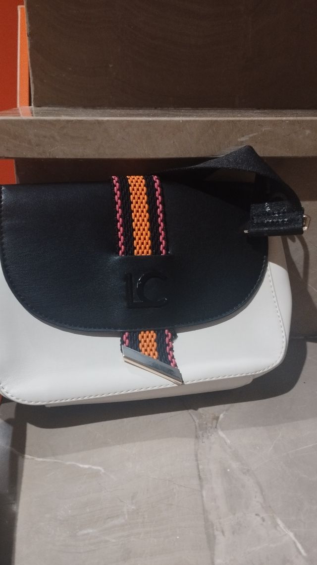 Bolso bandolera blanco y negro