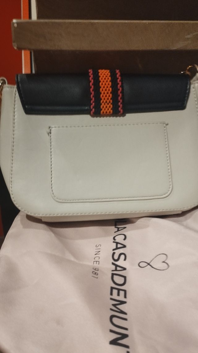 Bolso bandolera blanco y negro