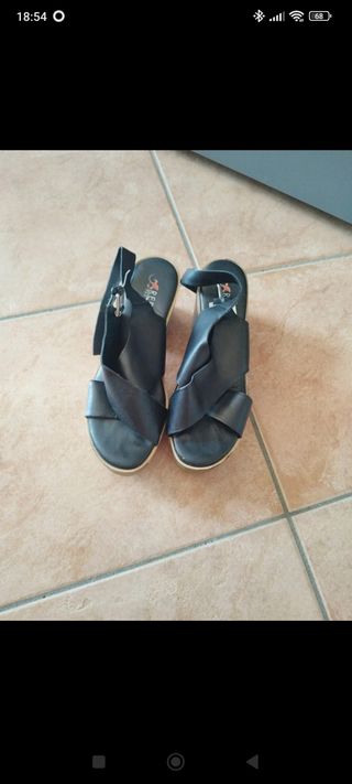 Sandali con zeppa 