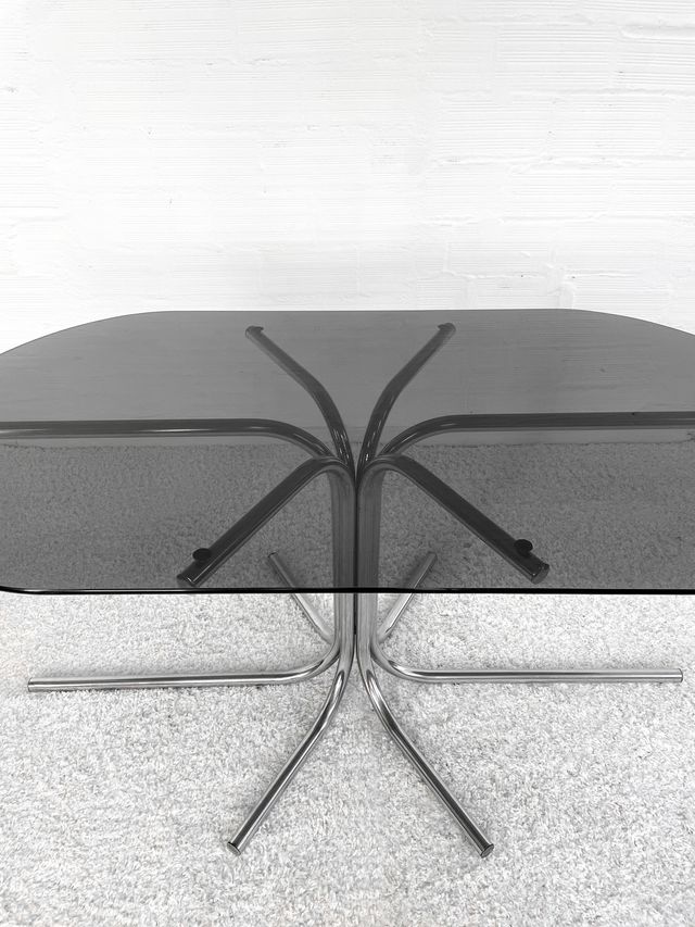 MESA VINTAGE CROMADA OVALADA Y CRISTAL FUMÉ. 70s