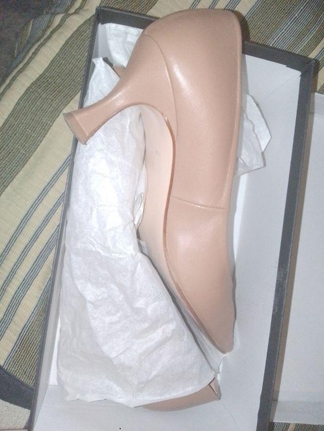 Zapato beige mujer tacón bajo