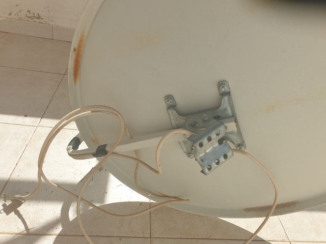 Antena parabólica World Vision