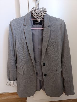 Americana gris Stradivarius