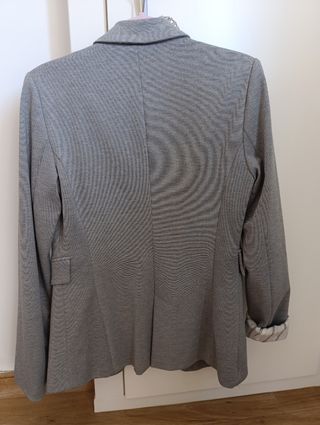 Americana gris Stradivarius