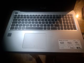 Portátil Asus i7 seminuevo