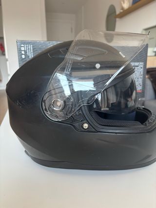 Casco moto negro mate

Casco 