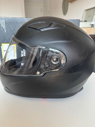 Casco moto negro mate

Casco 