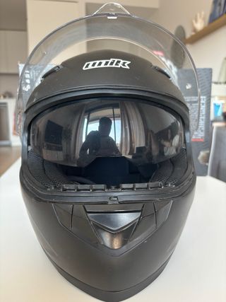 Casco moto negro mate

Casco 