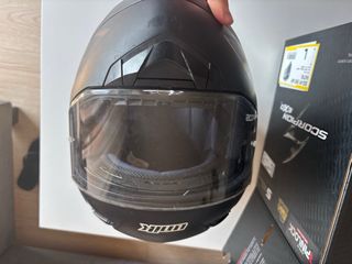 Casco moto negro mate

Casco 