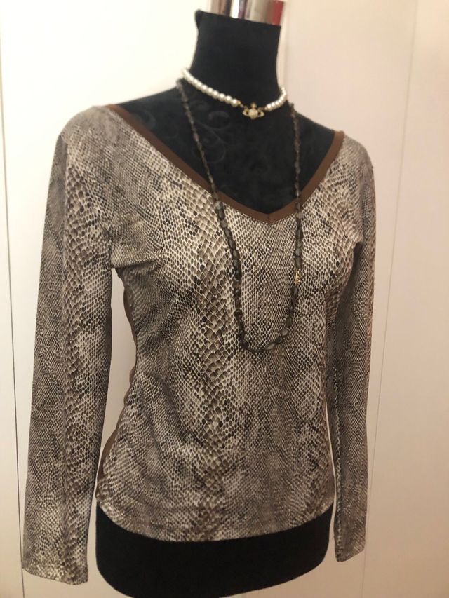 Maglia stampa serpente beige-marrone