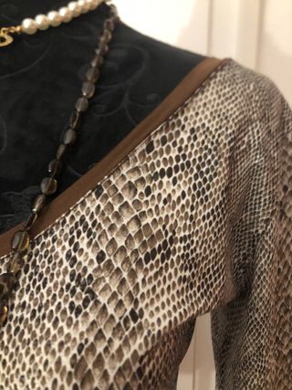 Maglia stampa serpente beige-marrone