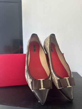 Zapatillas Carolina Herrera - planos beige y marró