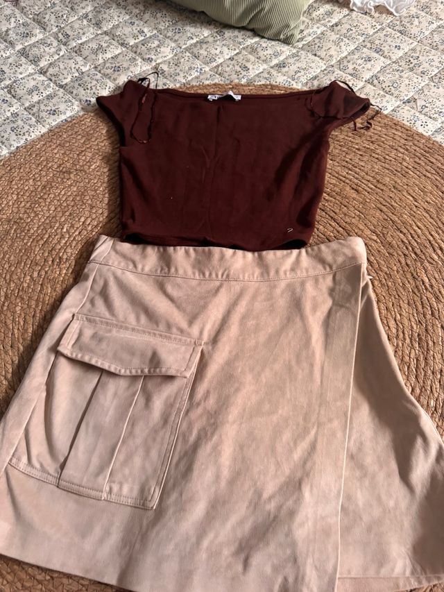 Conjunto top marrón y falda beige
