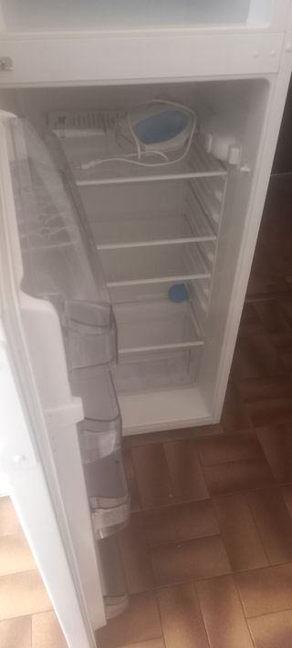 Nevera teka  de tamaño mediano 
