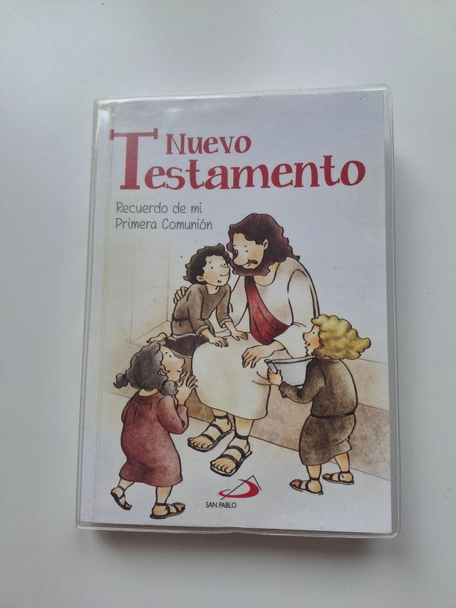 Nuevo Testamento: Recuerdo de mi Primera Comunión