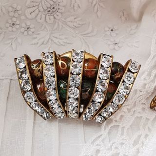 Pendientes dorados con cristales y esmalte 