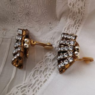 Pendientes dorados con cristales y esmalte 