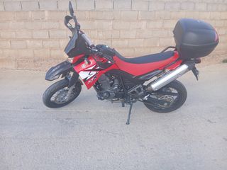 Yamaha XT660X roja